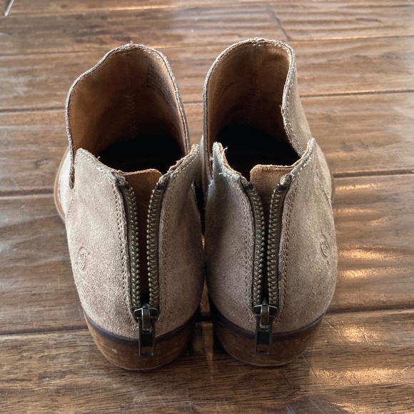 Born Kerri Crème Visone Distressed Suede Leather Ankle Boots Shoes Size 7M Beige - Picture 11 of 12